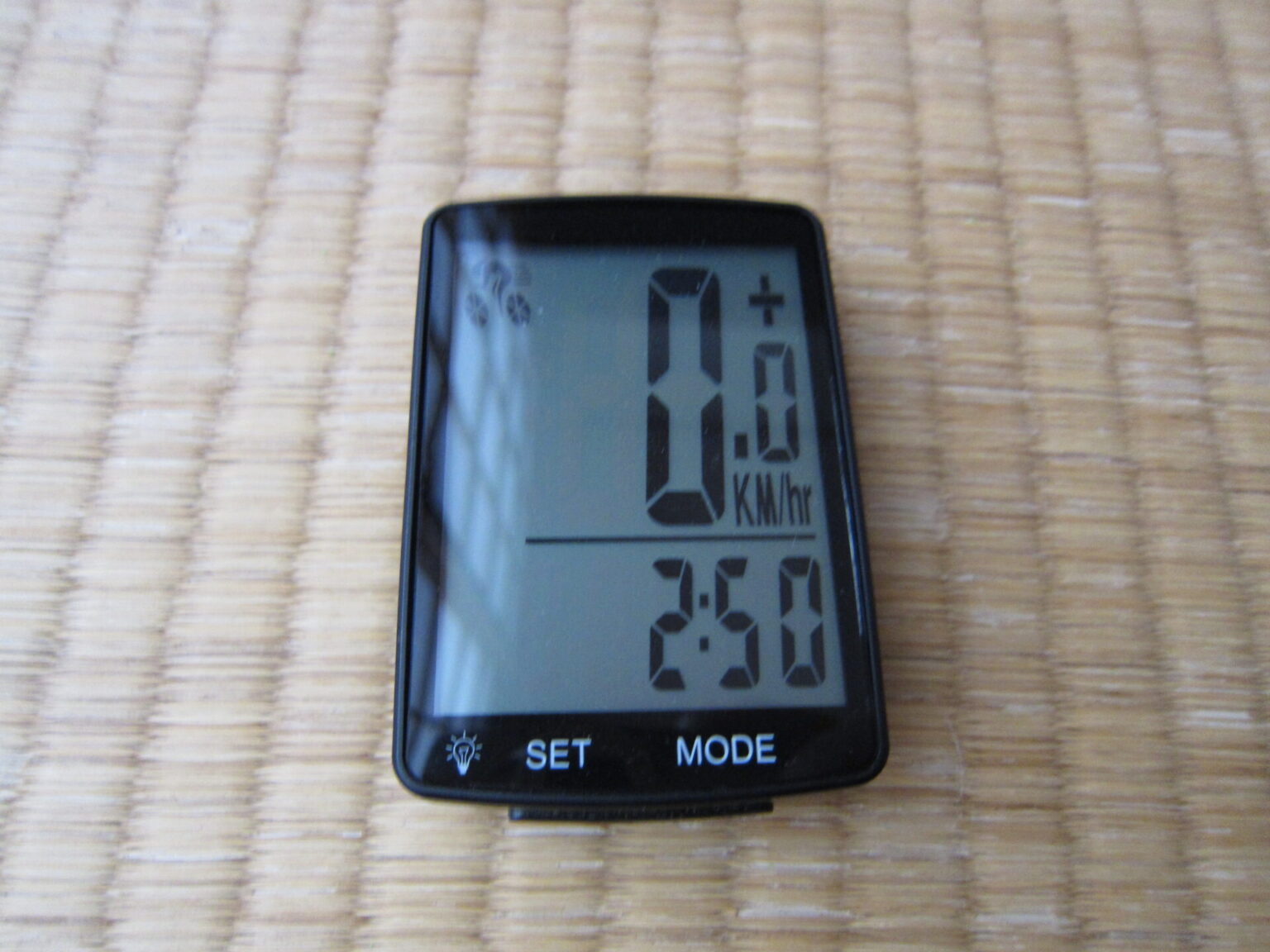 ワイヤレス自転車メーターの「YA100A」の特徴とは？ マコ・メンテ